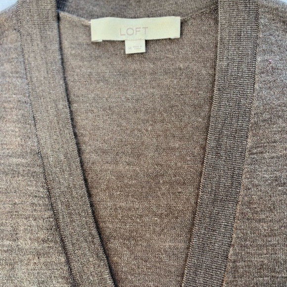 Loft Women's Long Sleeved Cardigan Two Front Pockets Lightweight Size Medium - Picture 2 of 5